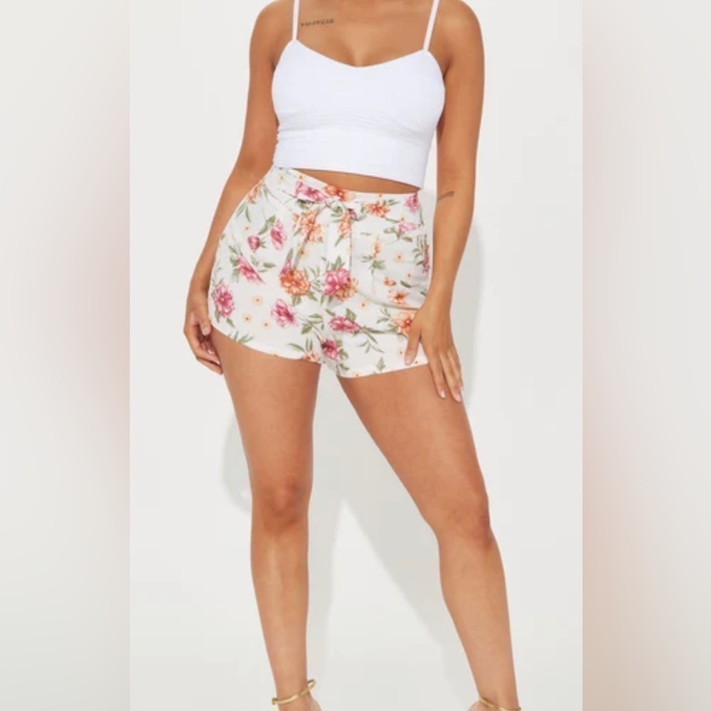 Ambiance Apparel Floral Gauze Short Size Medium